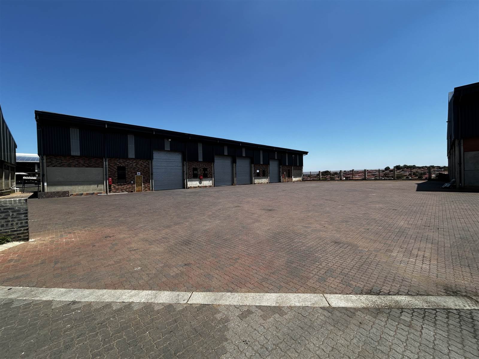 1750  m² Industrial space in Olifantsfontein photo number 2