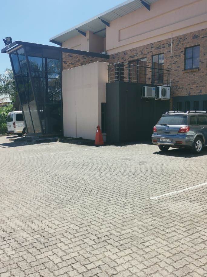 75  m² Commercial space in Nelspruit Industrial photo number 2