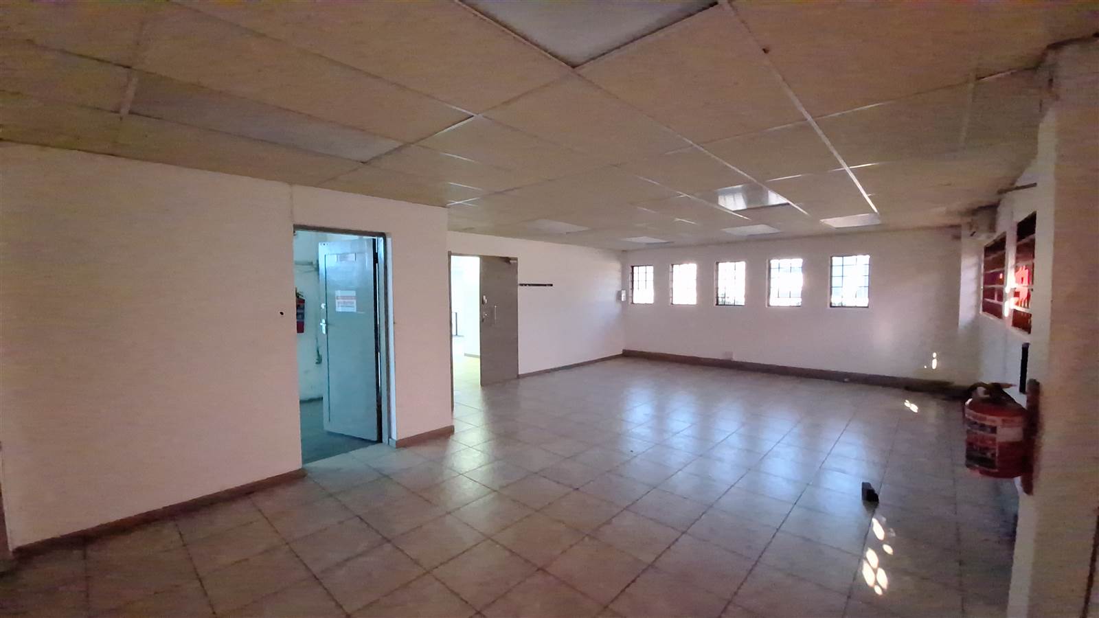 571  m² Industrial space in Eastgate photo number 14