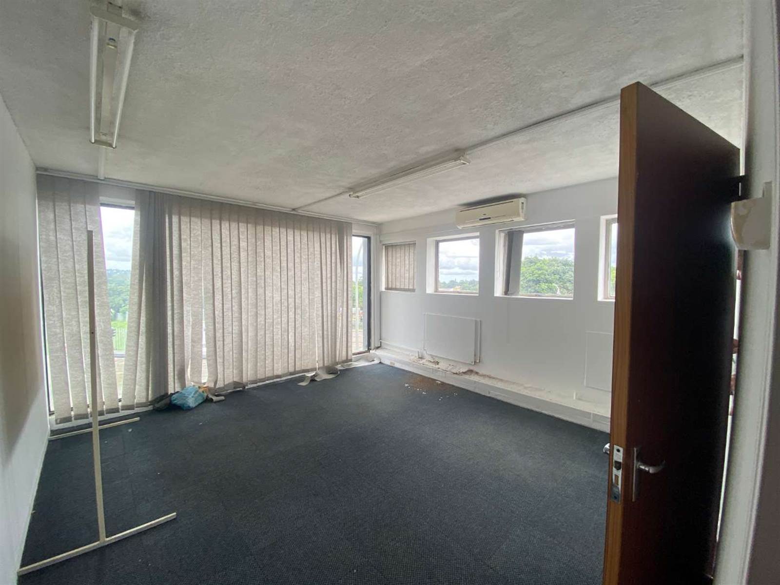 350  m² Office Space in Pinetown Central photo number 5