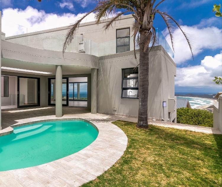 6 Bed House in Brenton on Sea photo number 14