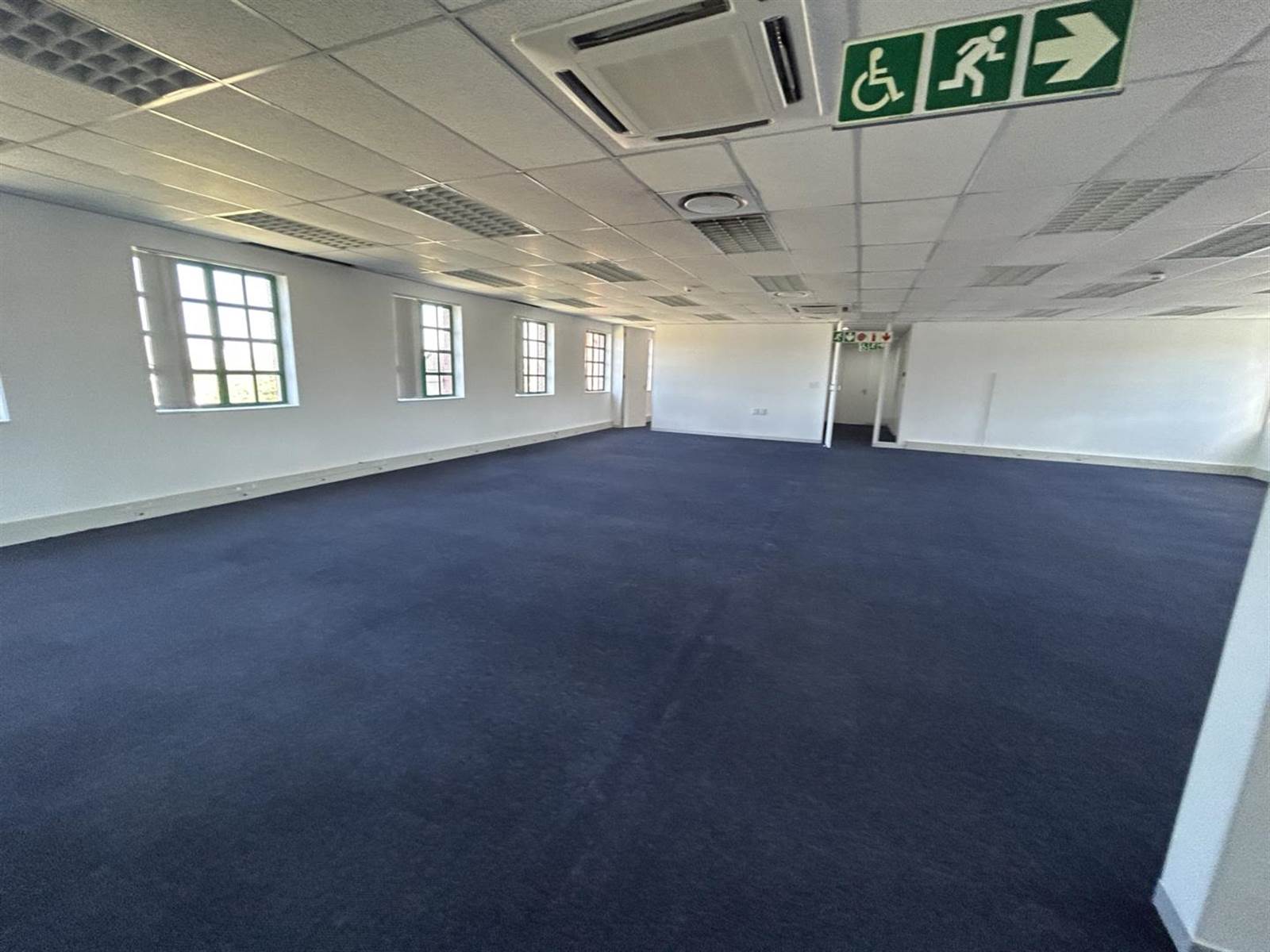 1090.73  m² Office Space in Claremont photo number 2