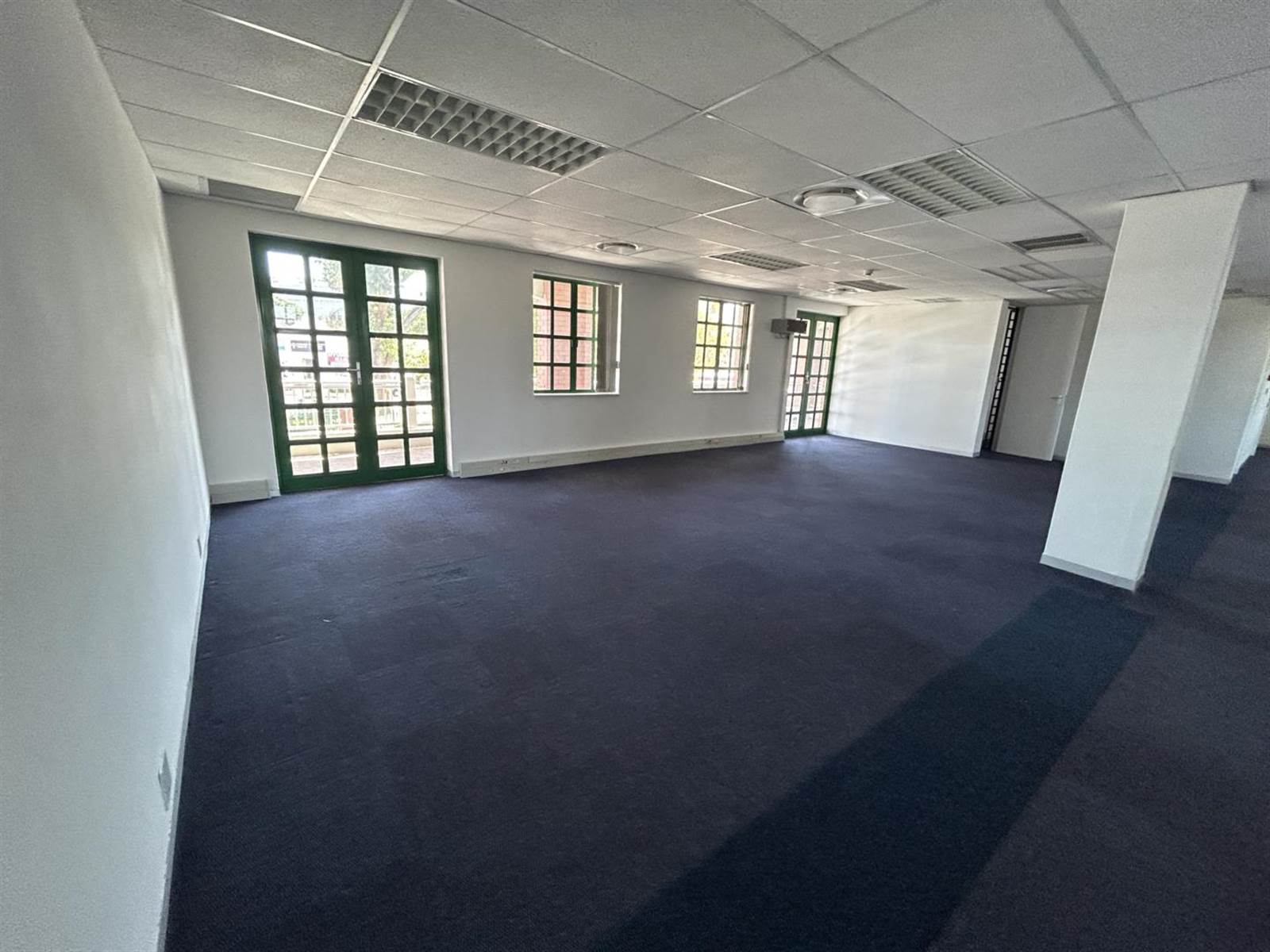 1090.73  m² Office Space in Claremont photo number 8