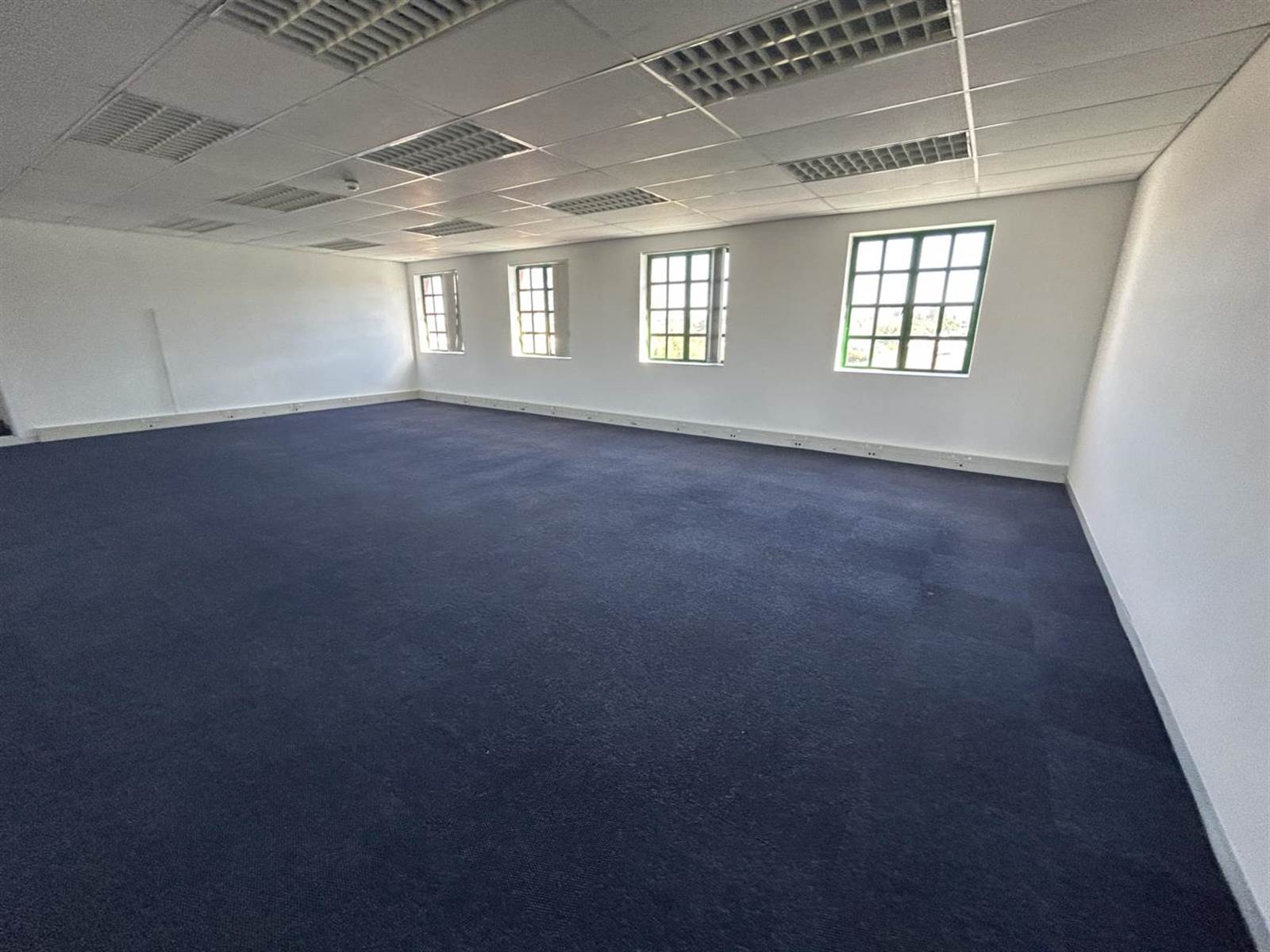 1090.73  m² Office Space in Claremont photo number 1