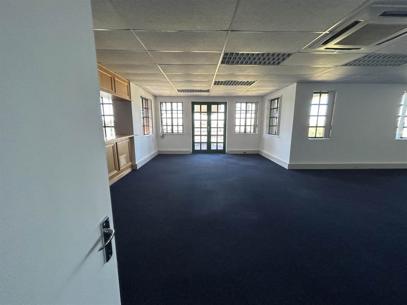 1090.73  m² Office Space in Claremont photo number 12