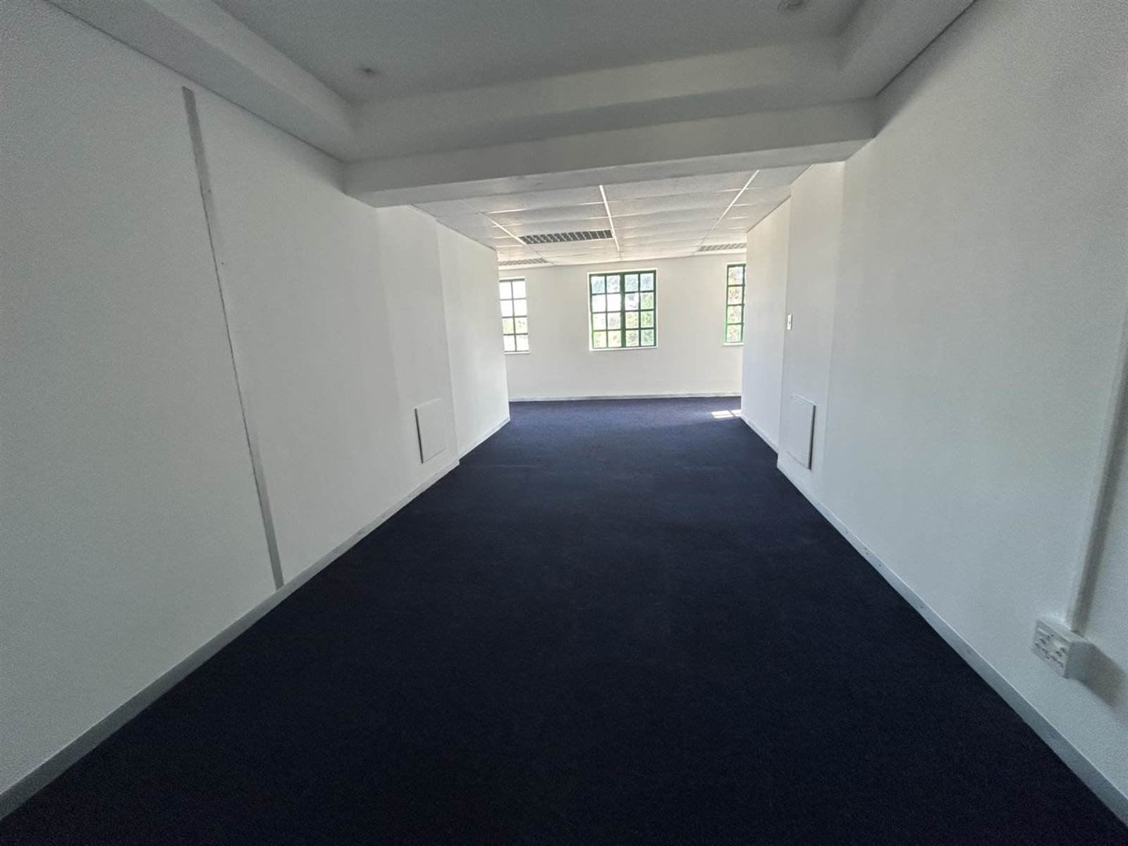 1090.73  m² Office Space in Claremont photo number 14