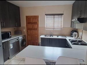 2 Bed Duplex in Heuwelsig Estate