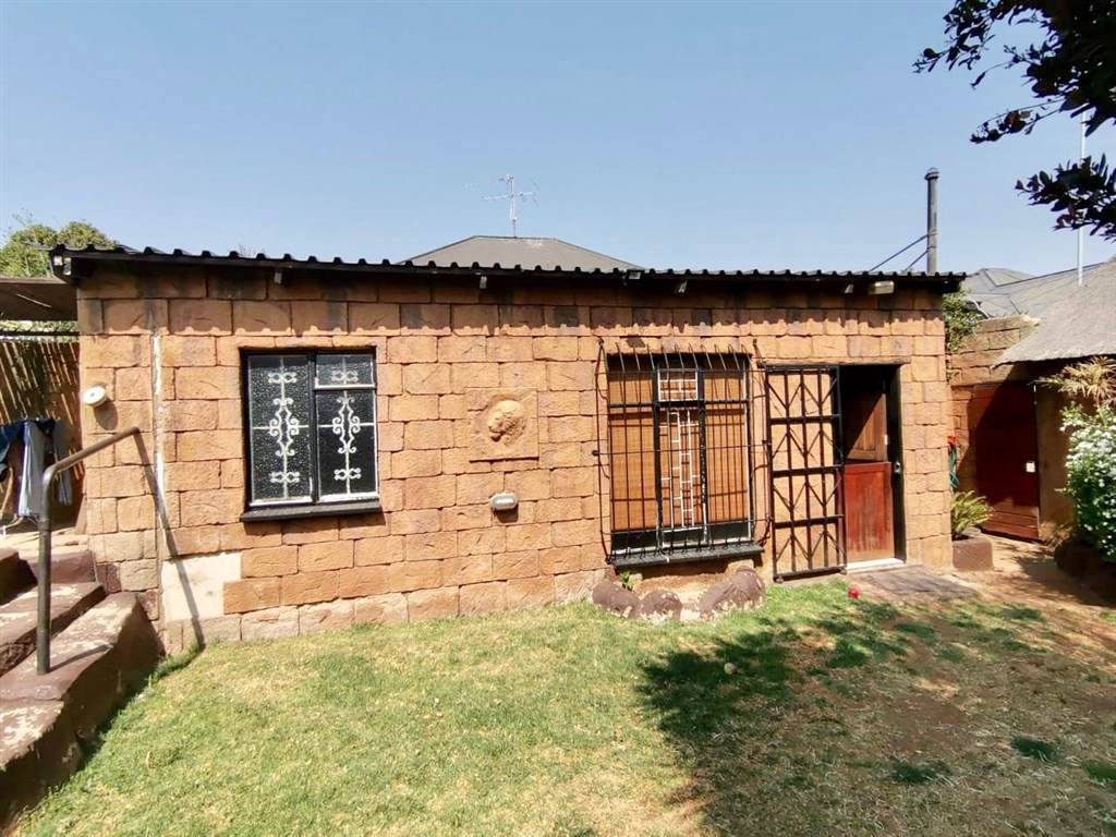 2 Bed House in Krugersdorp North photo number 16