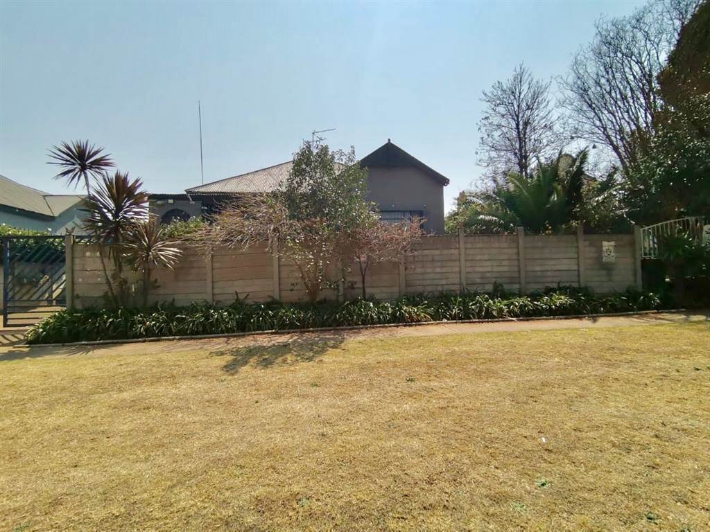 2 Bed House in Krugersdorp North photo number 23