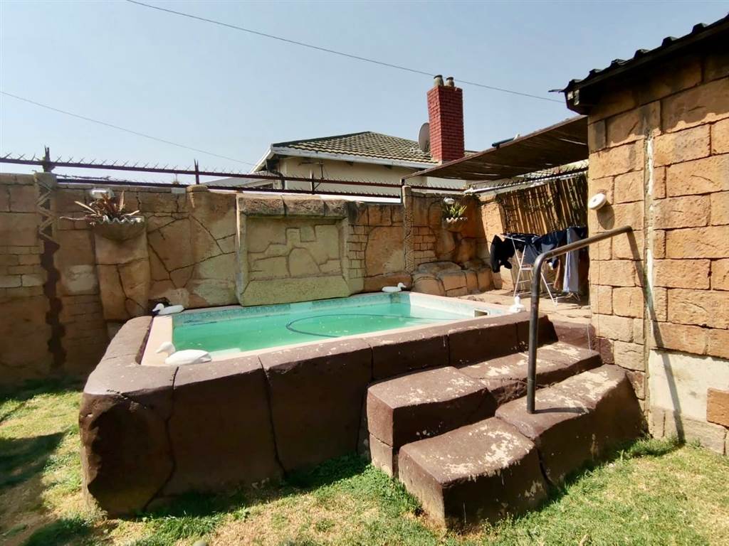 2 Bed House in Krugersdorp North photo number 22