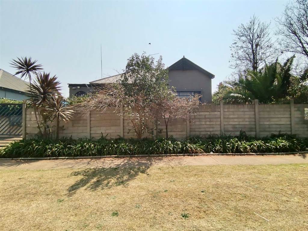 2 Bed House in Krugersdorp North photo number 25