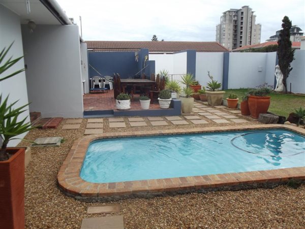 3 Bed House in Bloubergrant