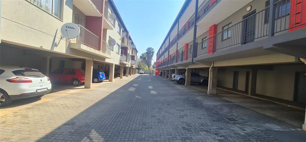 1 Bed Apartment in Rietfontein photo number 9