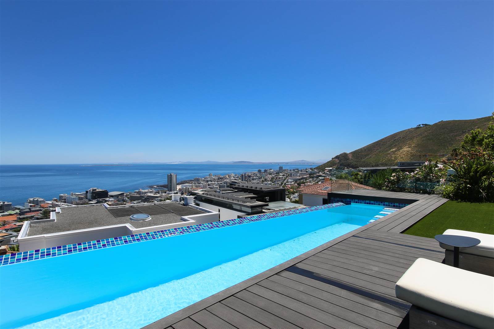 5 Bed House in Fresnaye photo number 2