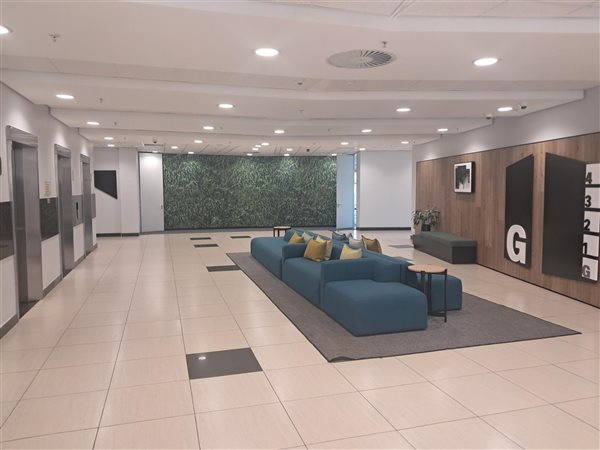 2 895 m² Office Space 2 895 m² Office Space