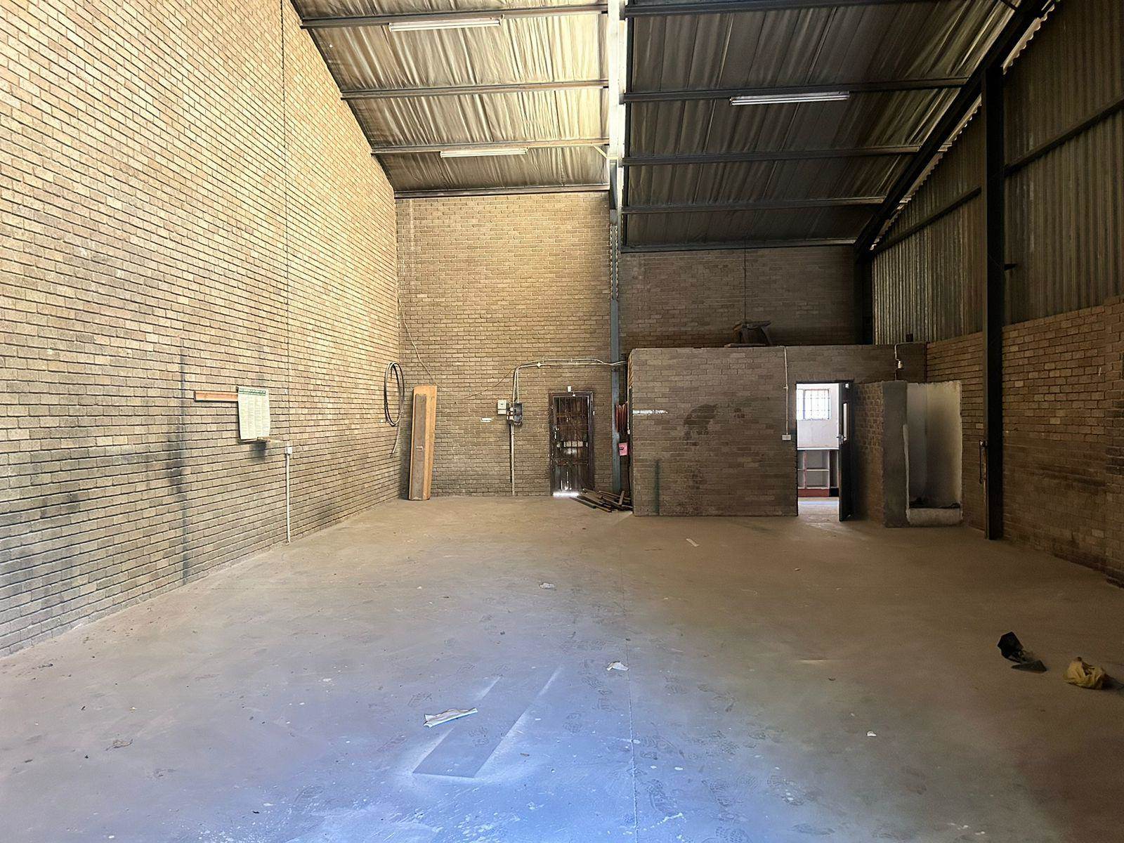 165  m² Industrial space in Lombardy West photo number 8