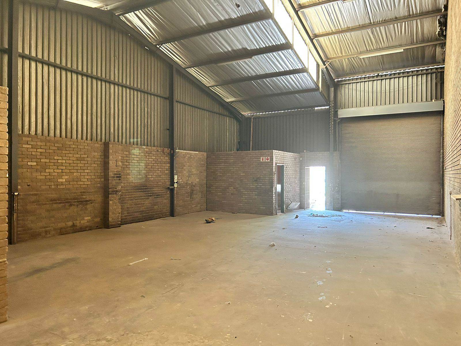 165  m² Industrial space in Lombardy West photo number 11