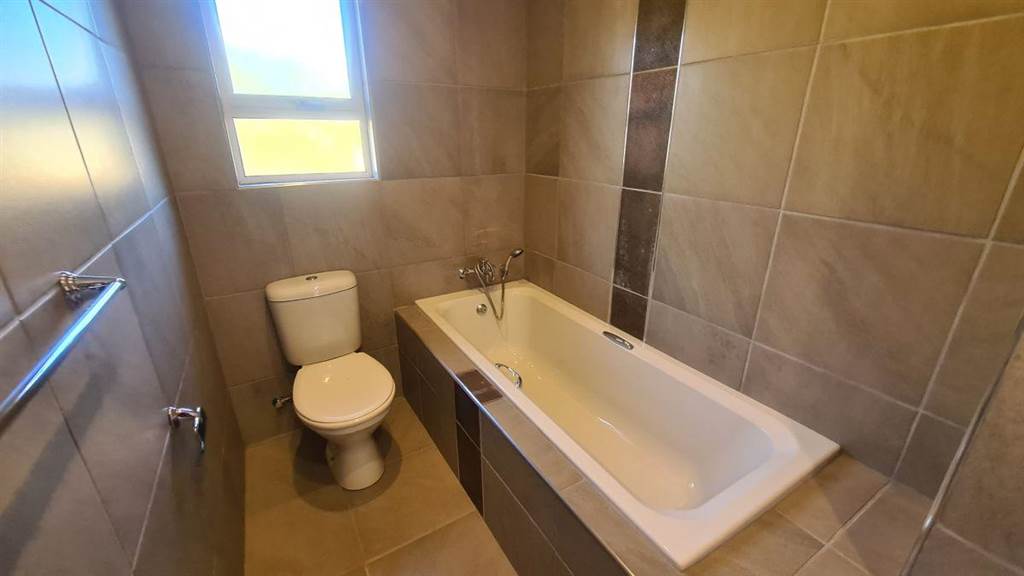 3 Bed Apartment in Secunda photo number 13