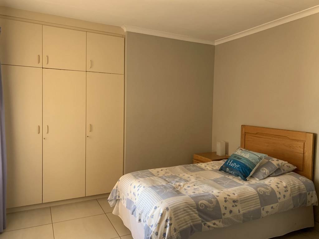 6 Bed House in Jeffreys Bay photo number 17