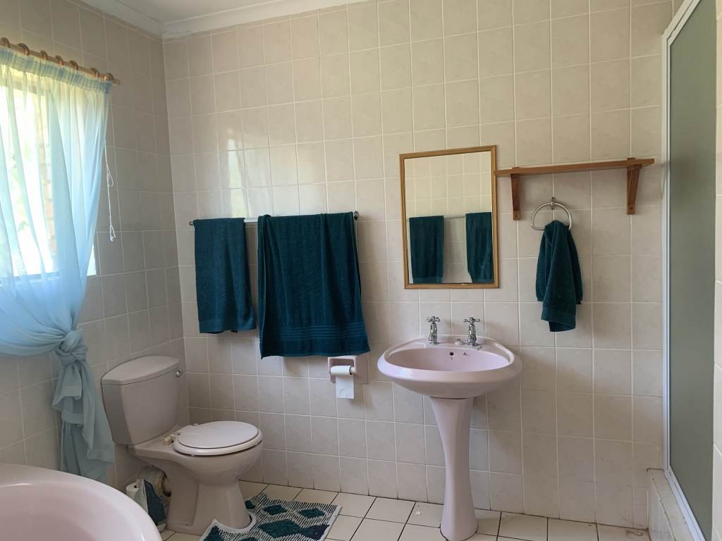 6 Bed House in Jeffreys Bay photo number 11