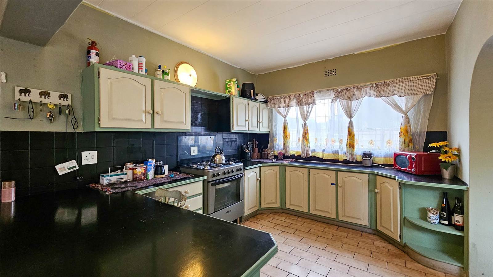 4 Bed House in Dalpark Ext 1 photo number 2