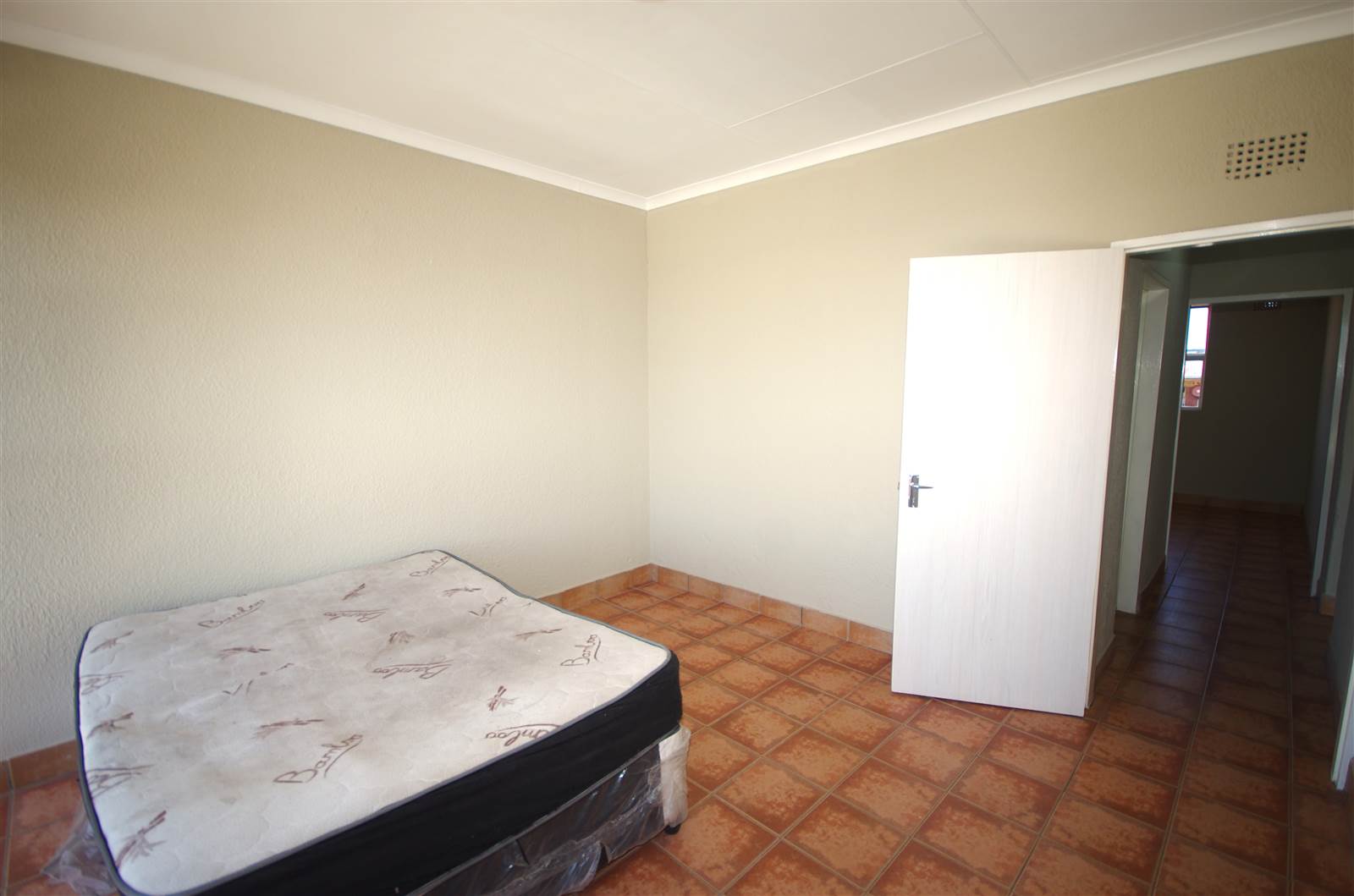 2 Bed Flat in Benoni Central photo number 6