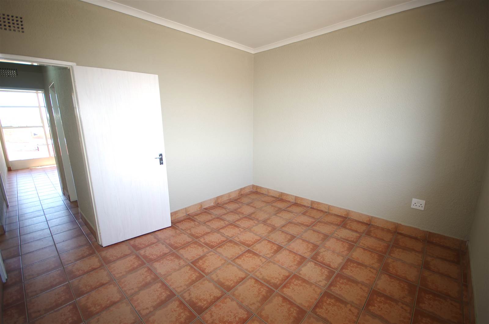 2 Bed Flat in Benoni Central photo number 4