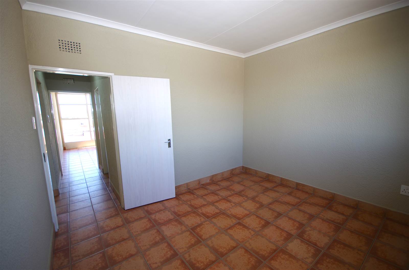 2 Bed Flat in Benoni Central photo number 3