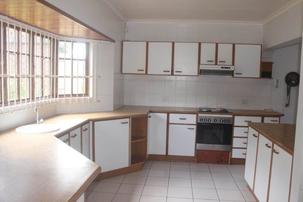 3 Bed Townhouse in Umtentweni photo number 21