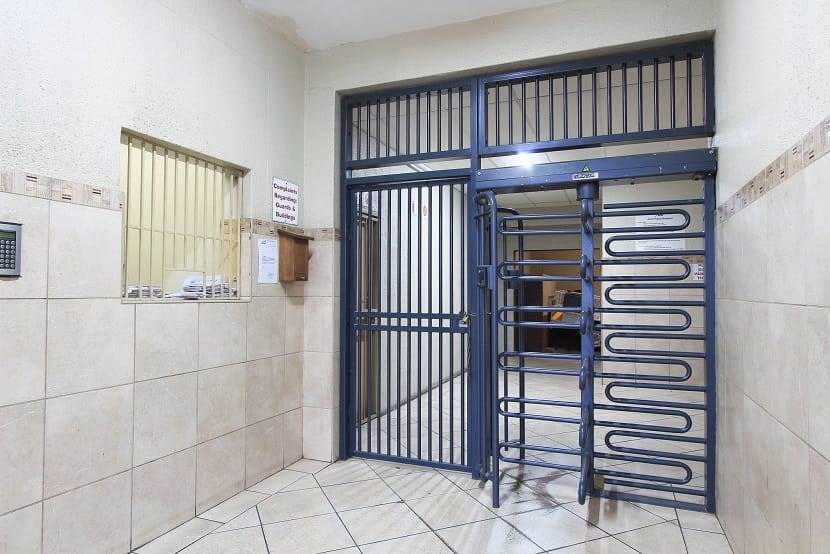 2 Bed Apartment in Pretoria West photo number 4