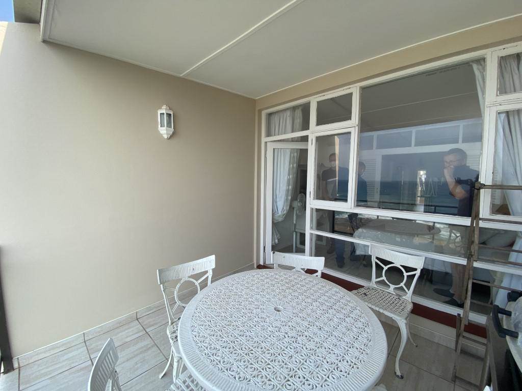 2 Bed Apartment in Uvongo photo number 12