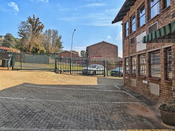 100 m² Commercial space 100 m² Commercial space