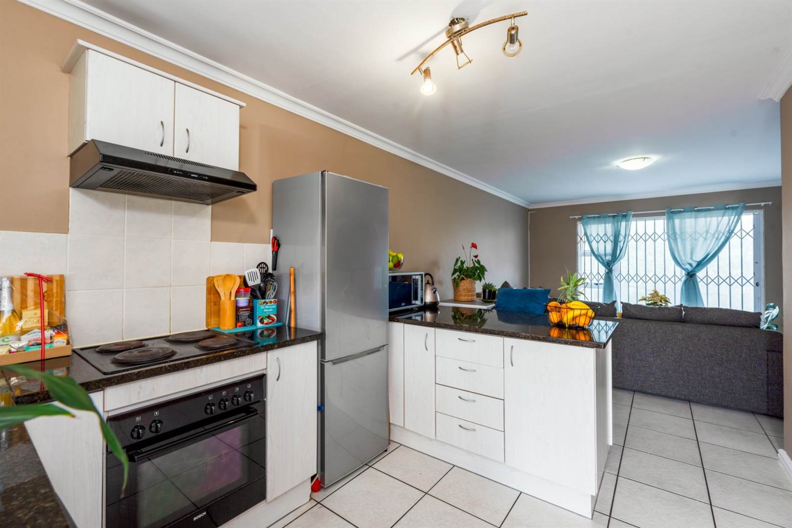 3 Bed Apartment in Muizenberg photo number 3