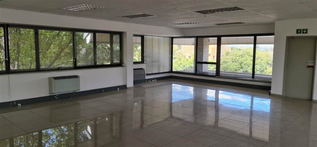 304.08  m² Commercial space in Woodmead photo number 6