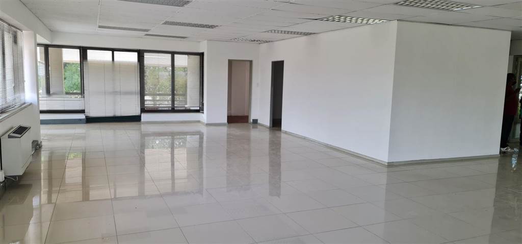 304.08  m² Commercial space in Woodmead photo number 11