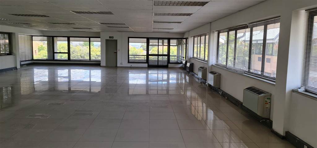 304.08  m² Commercial space in Woodmead photo number 13