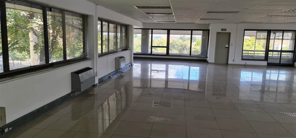 304.08  m² Commercial space in Woodmead photo number 4