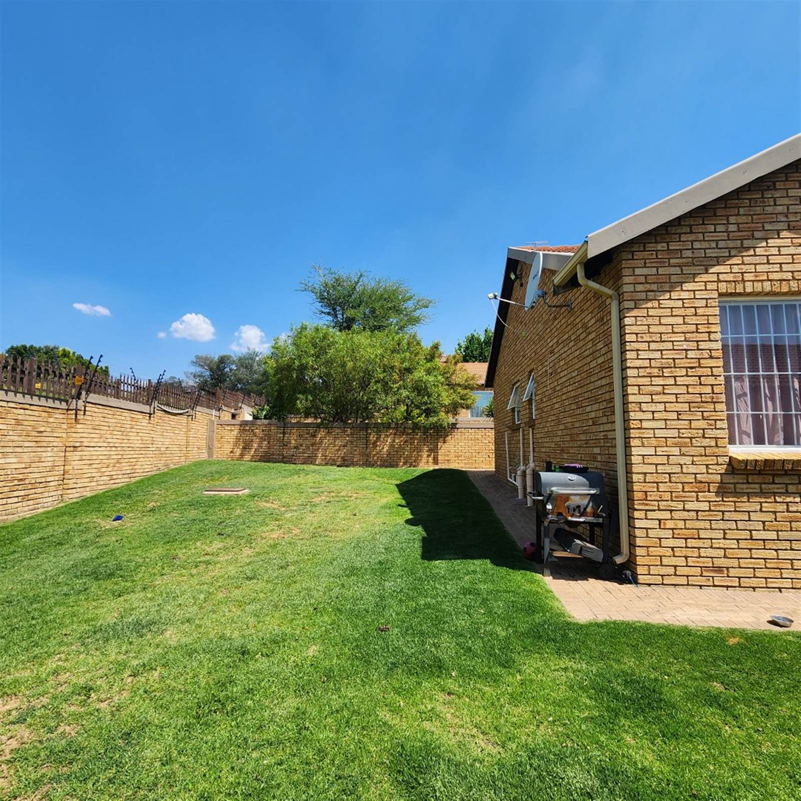 2 Bed House in Roodepoort Central photo number 13