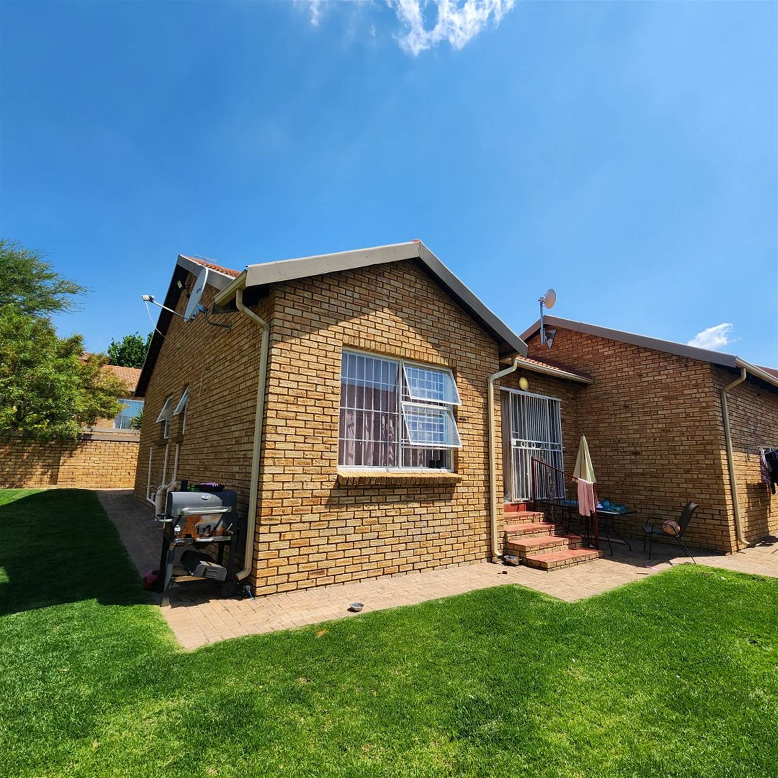 2 Bed House in Roodepoort Central photo number 12
