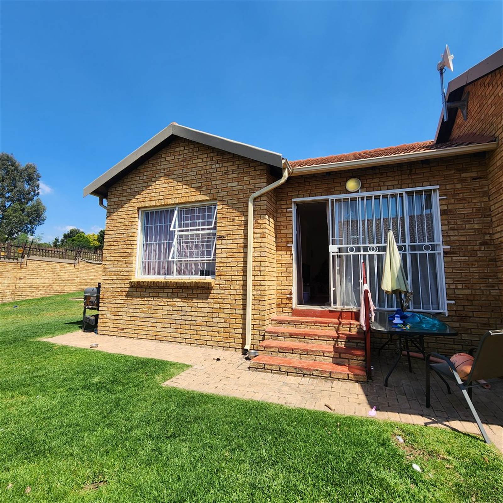 2 Bed House in Roodepoort Central photo number 10