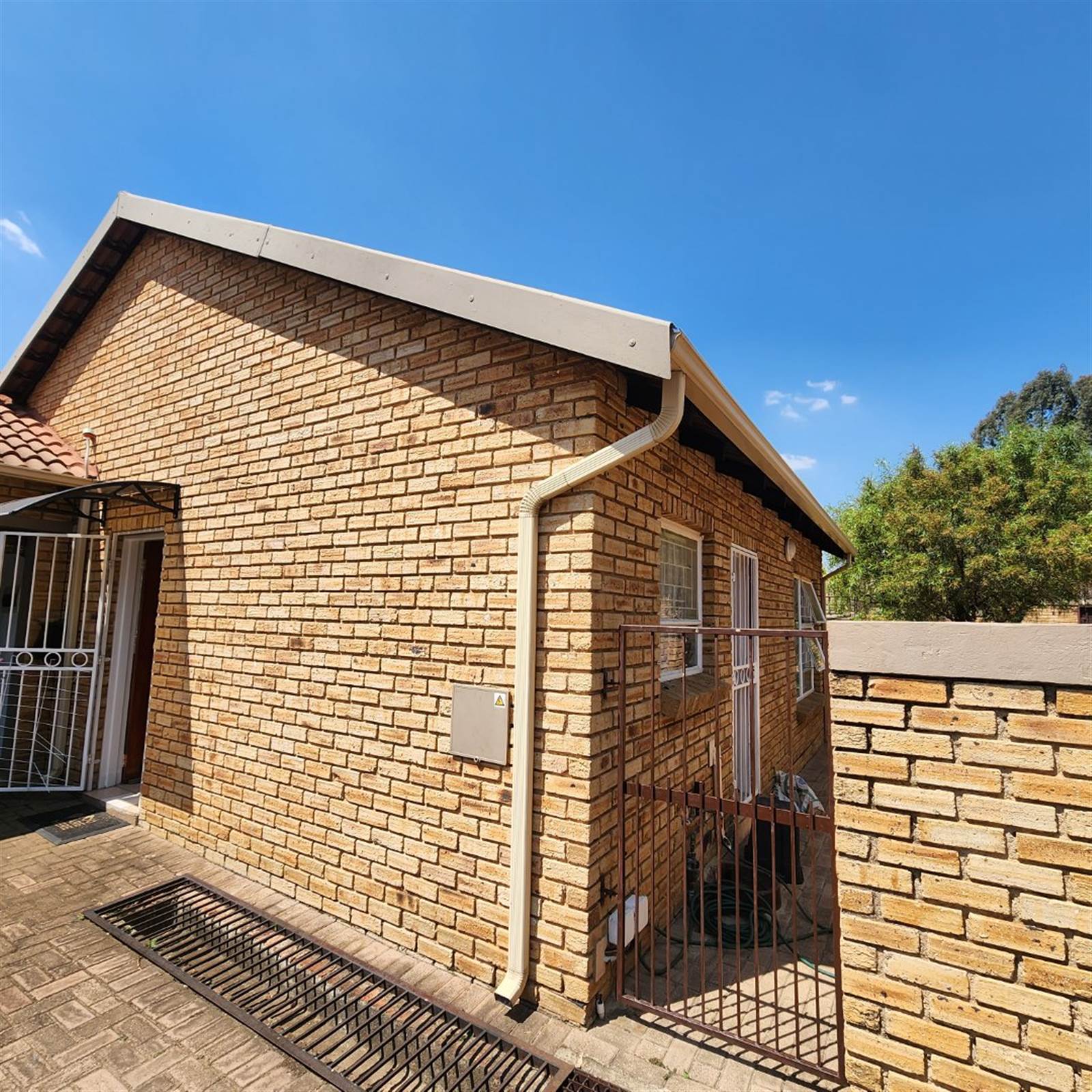2 Bed House in Roodepoort Central photo number 16