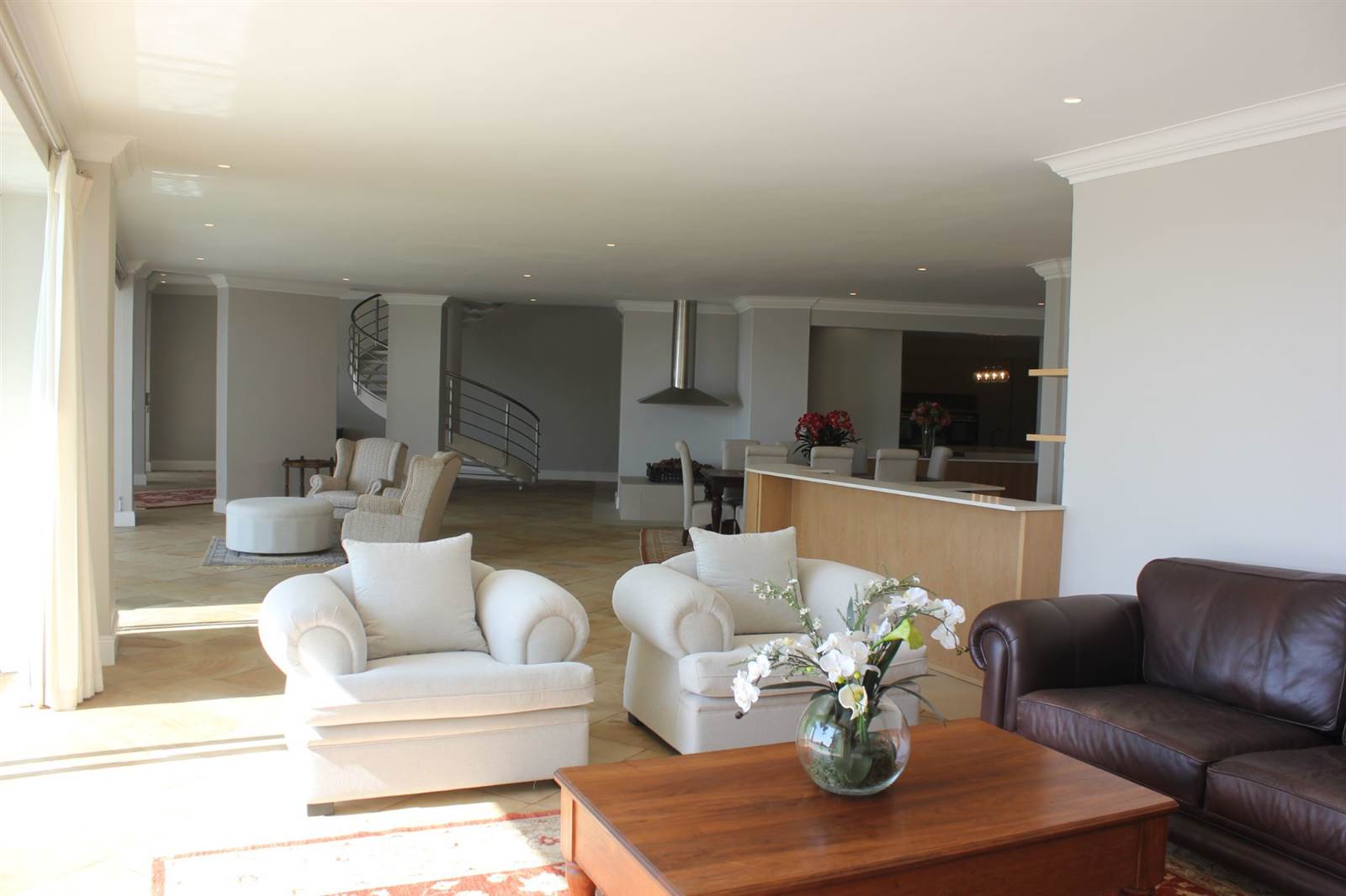 4 Bed House in Waterkloof Ridge photo number 9