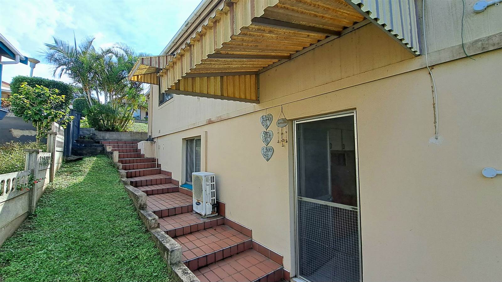 2 Bed Townhouse in Hibberdene photo number 15