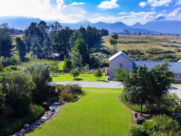 735 m² Land available in Kraaibosch
