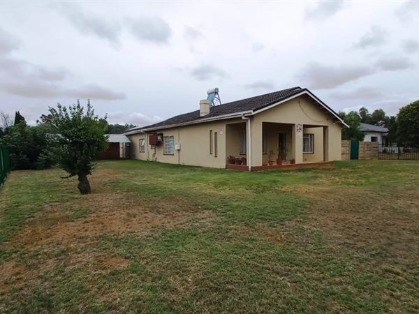 4 Bedroom House 4 Bedroom House