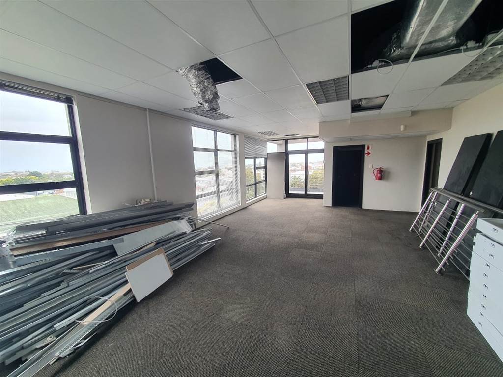 350  m² Commercial space in Newton Park photo number 10
