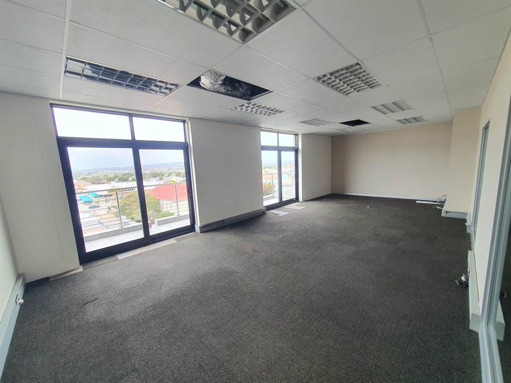 350  m² Commercial space in Newton Park photo number 11