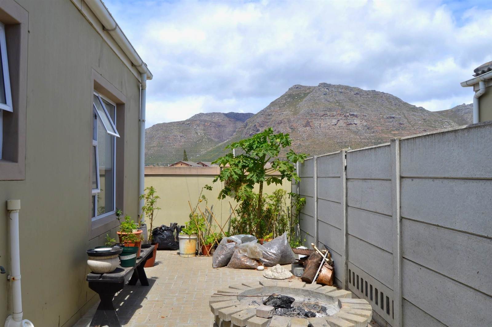 2 Bed House in Muizenberg photo number 24