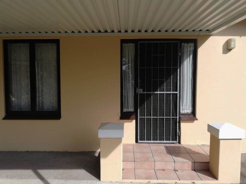 3 Bed Townhouse in Umtentweni photo number 7