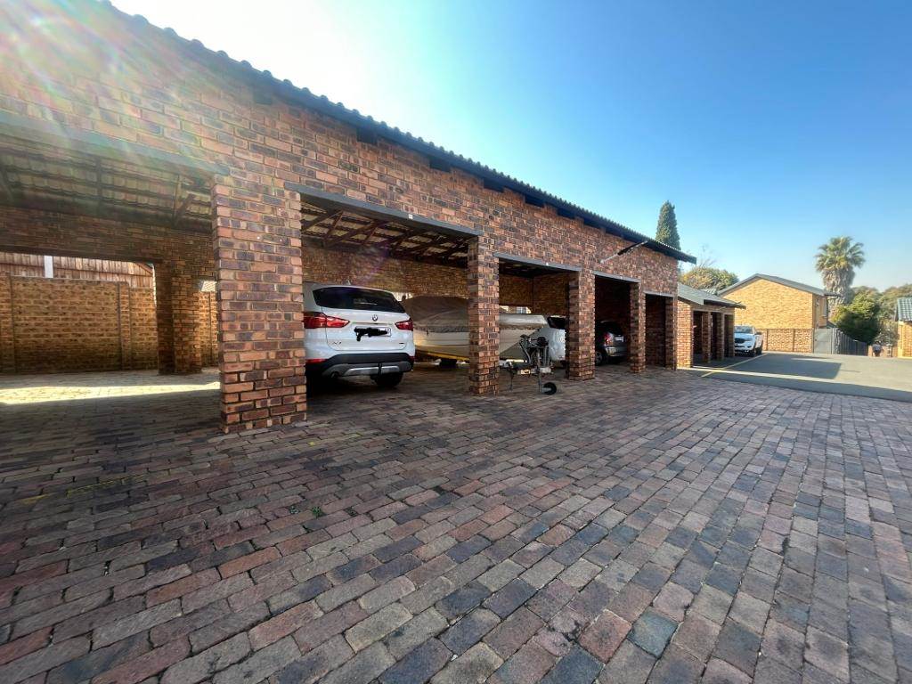 3 Bed Townhouse for sale in Van Riebeeck Park T4228932 Private Property